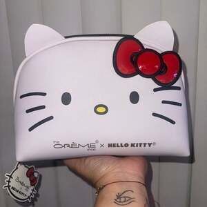 NWT The Crème Shop x Hello Kitty Pink Glitter Bow Cosmetic Bag